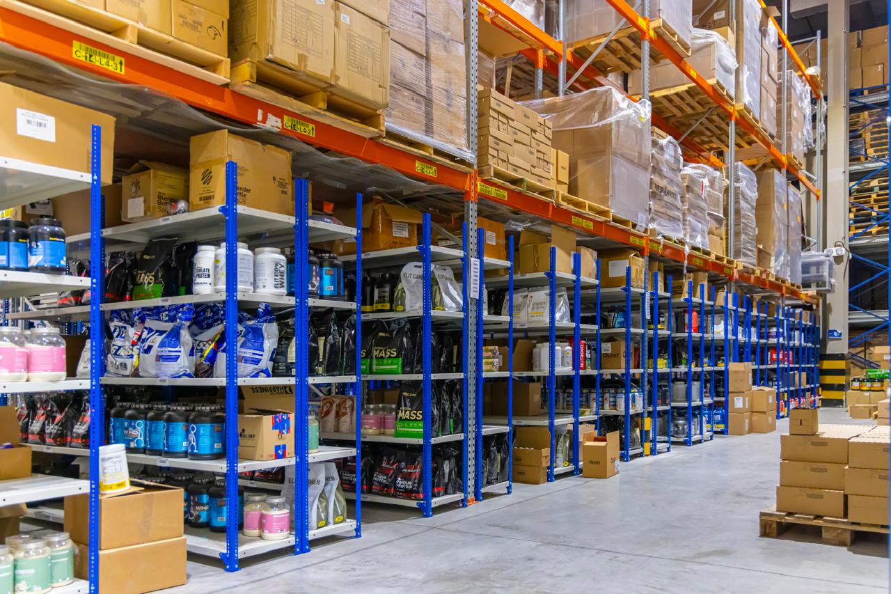 Palletized warehouse storage aisle